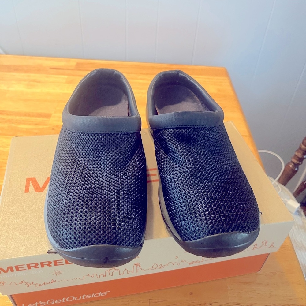 Merrell ladies slip on mesh clogs size 9.5 navy